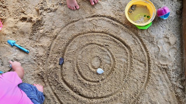 3 einfache Spielideen für die Sandkiste