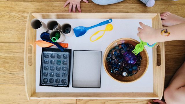4 Feinmotorik – Übungen mit Alltagsgegenständen
