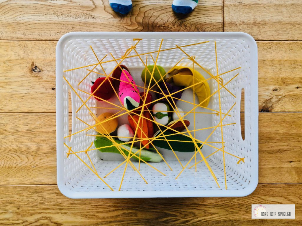 Einfache Spielideen Fur Babys Mit Alltagsdingen Waswirspielen Com