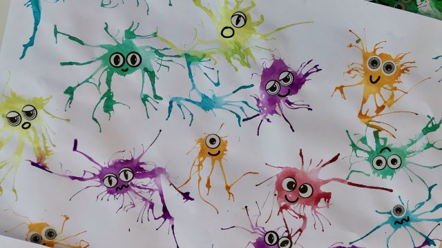 Freche Monster-Collagen – lustige Pustebilder malen