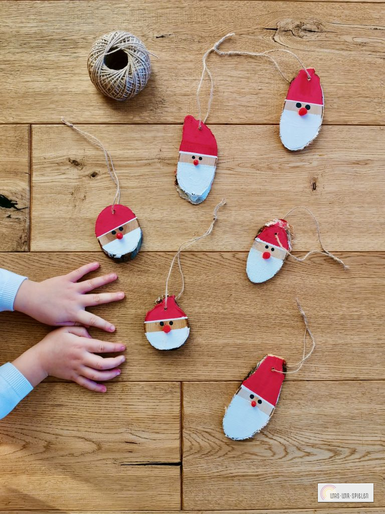 Unsere fertigen Weihnachtsmänner - bereit Geschenke zu verzieren