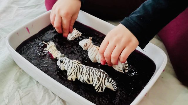 Ungiftiger Glibber aus zwei Zutaten
