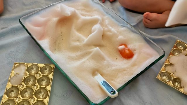 DIY Spielschaum für Kinder aus nur drei Zutaten