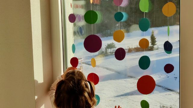 Bunter Frühling – Zwei einfache Faschingsgirlanden
