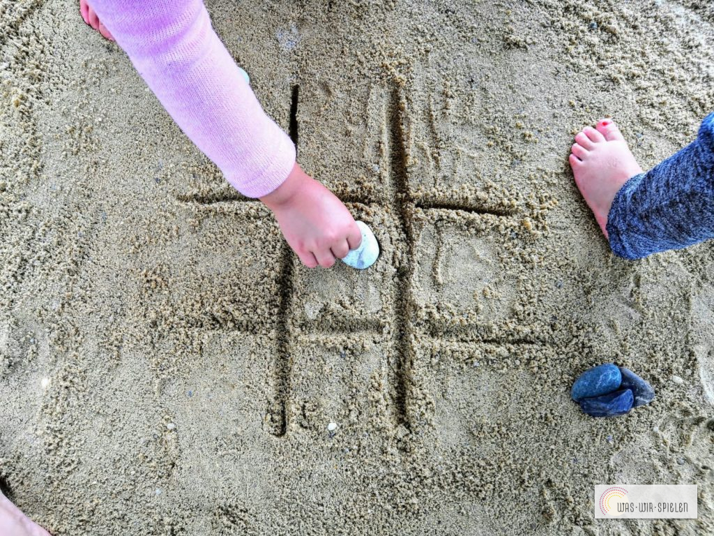 Tic Tac Toe im Sand