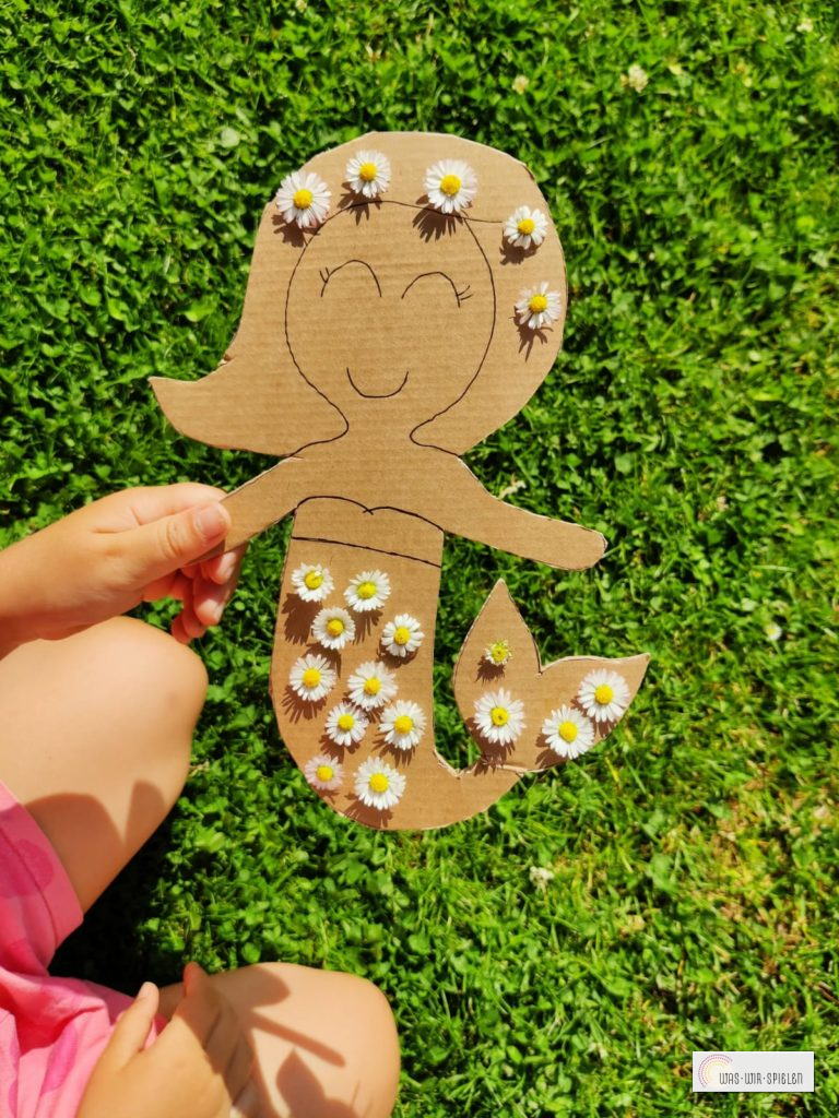 Kartonfiguren schmücken