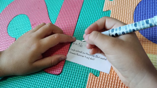 Lesen in den Ferien? Mit diesem lustigen Spiel ganz bestimmt!