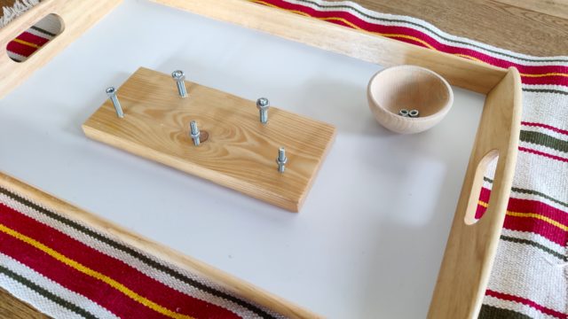 Montessorimaterial – DIY Schraubbrett selber machen