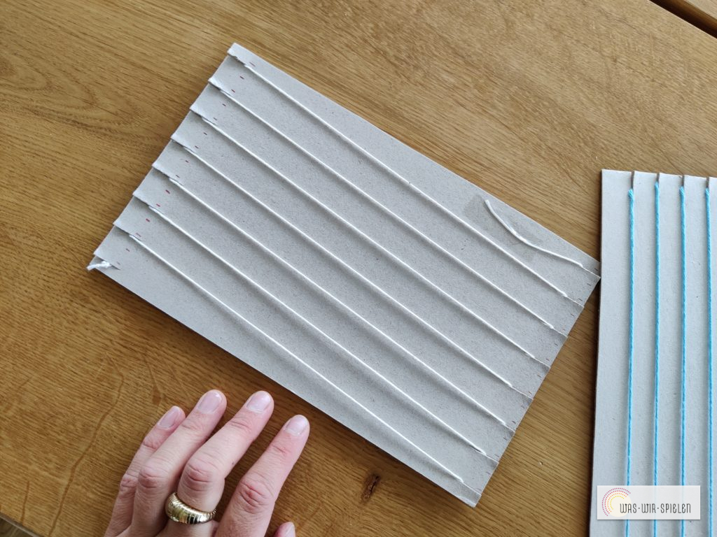 Schnur mit Klebeband fixieren