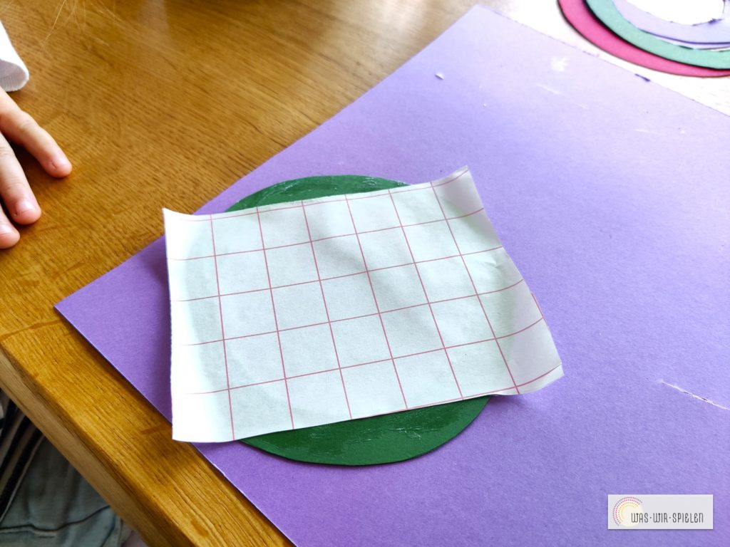 Buchschutzfolie anbringen