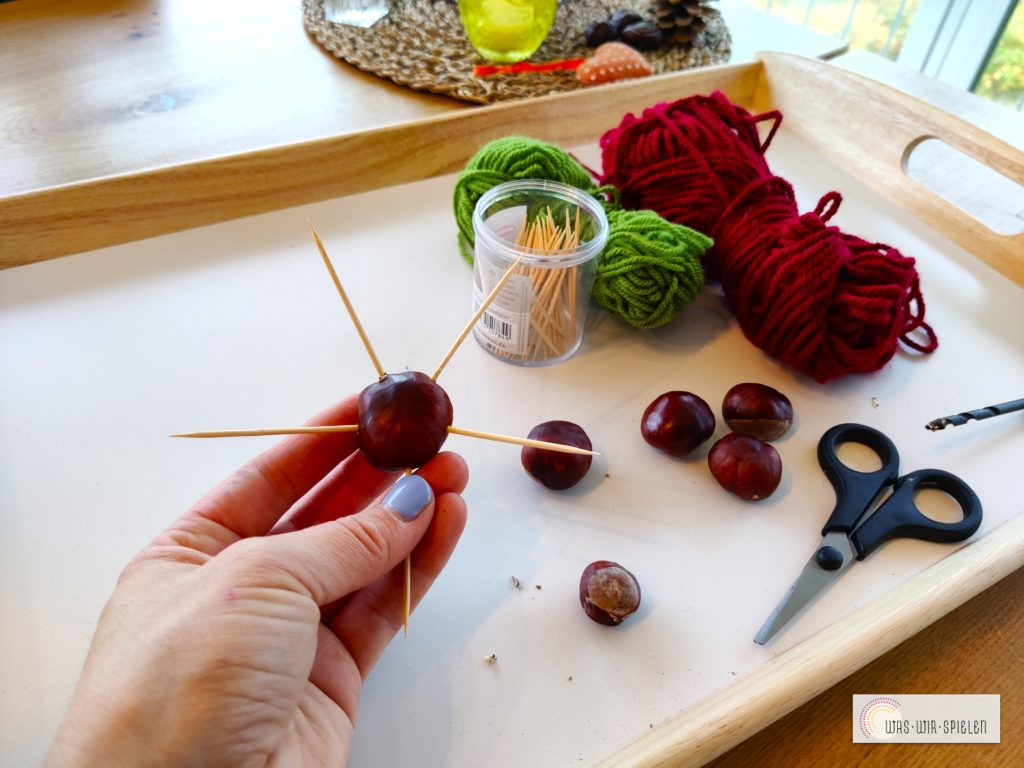 Stecke Zahnstocher in die Löcher