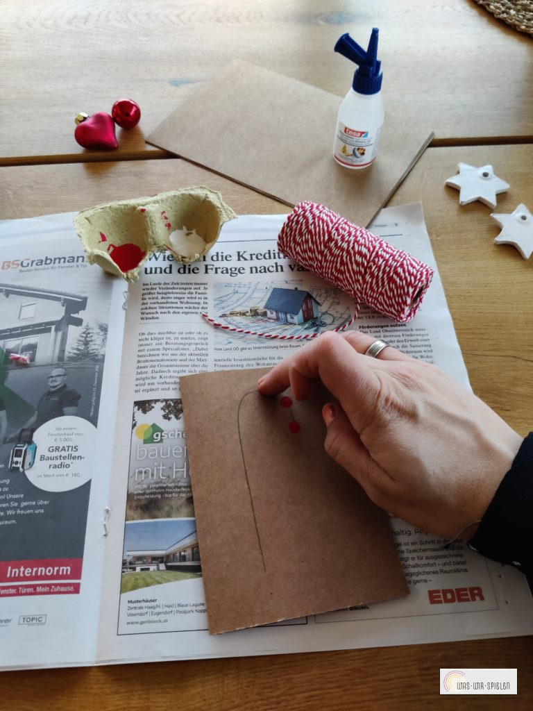 tupfe rote Punkte und lass diese trocknen