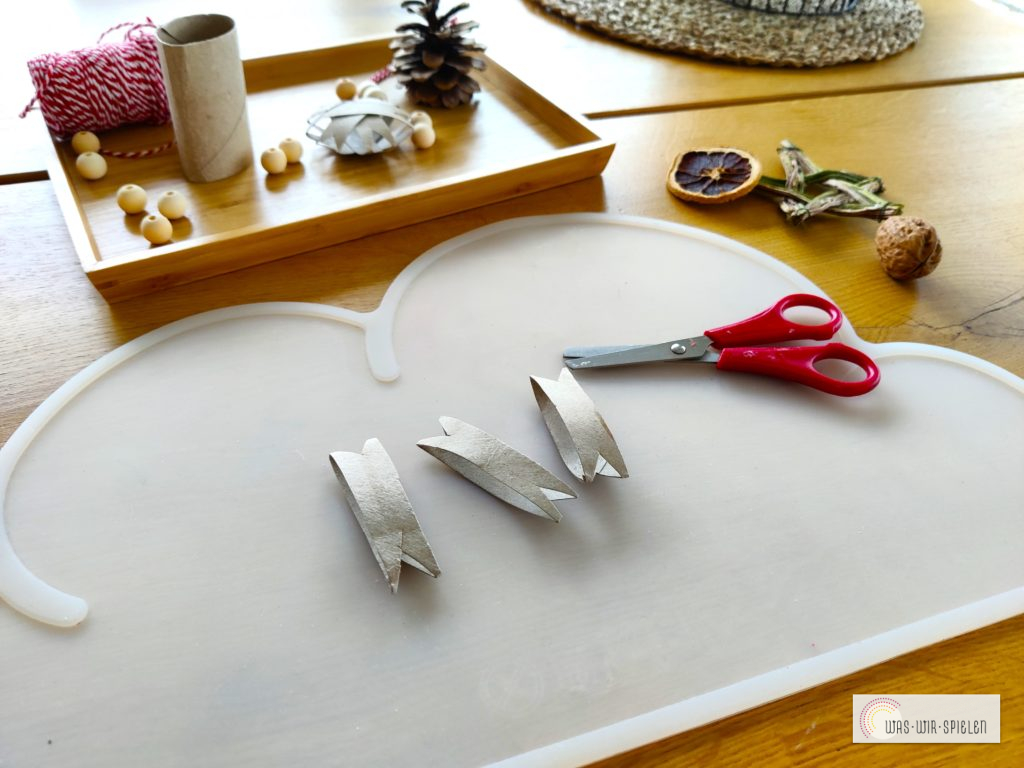 Schneide in jeden Streifen Dreiecke