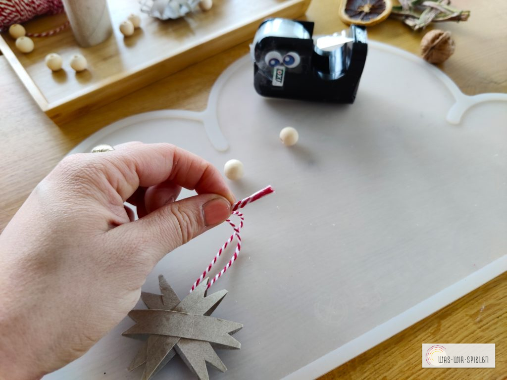 Tipp - Kleber hilft beim Auffädeln