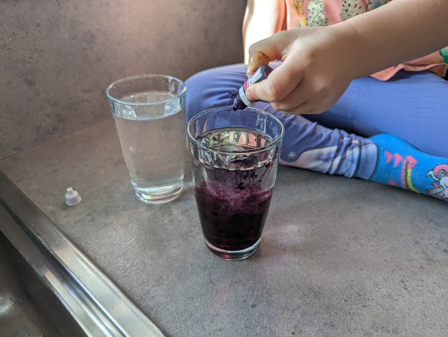 Chia Slime - ungiftiger Glibber aus zwei Zutaten - waswirspielen.com