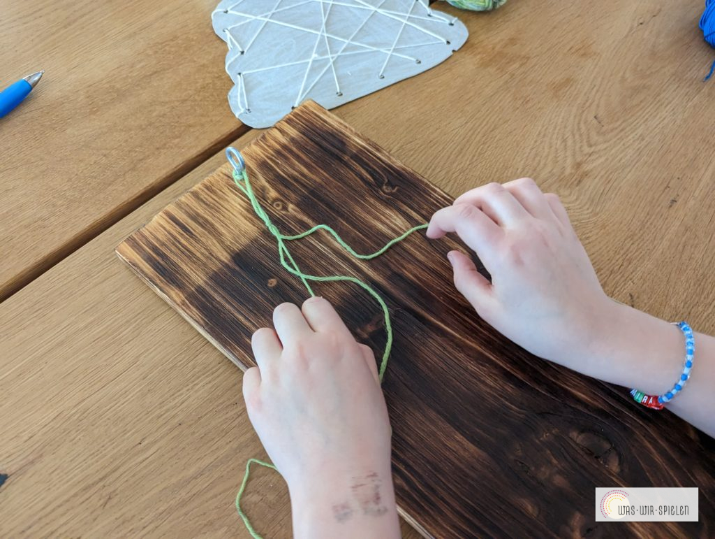 Fäden flechten oder knüpfen