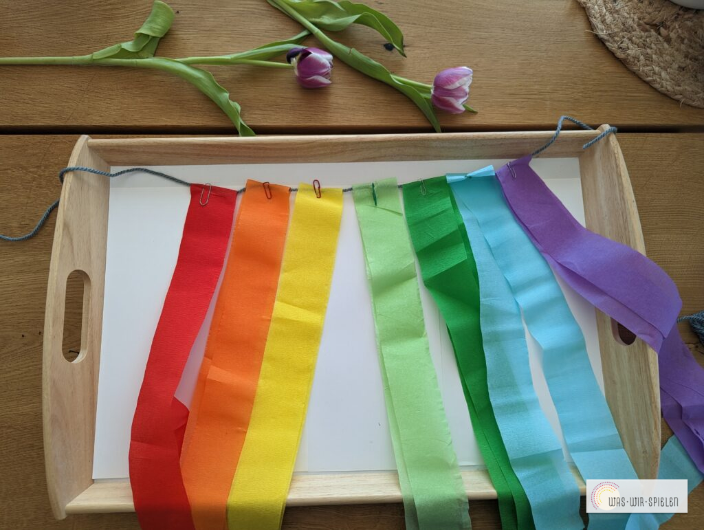 Vorbereitungen - Krepppapier aufhängen