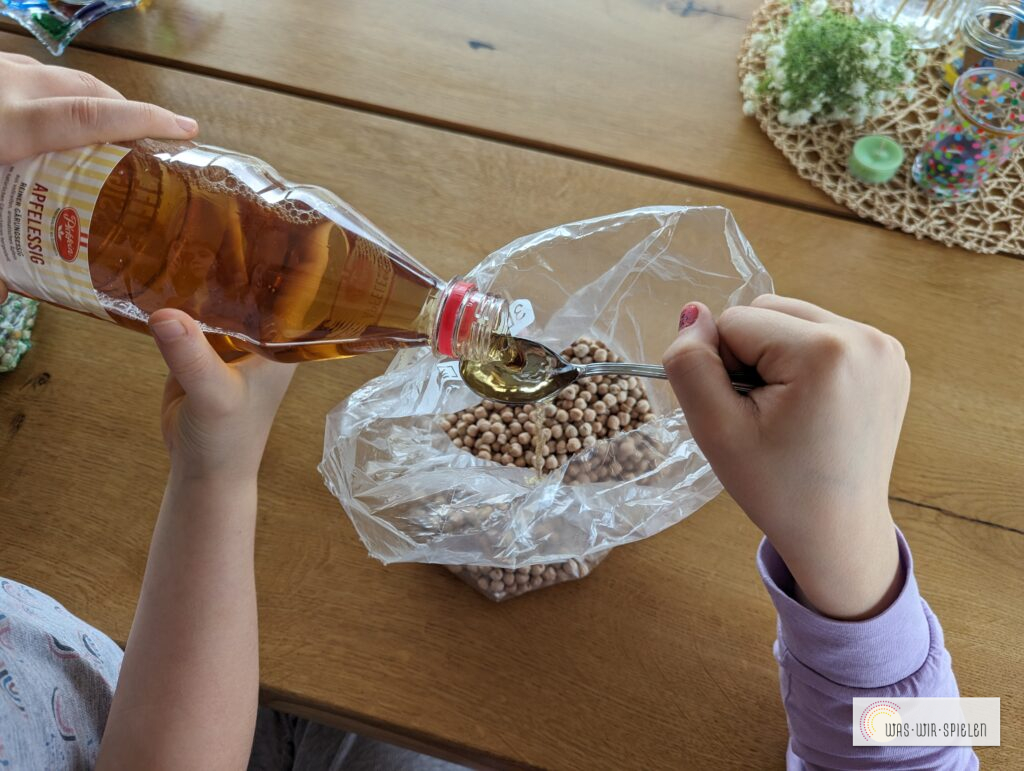 1. Essig hinzufügen