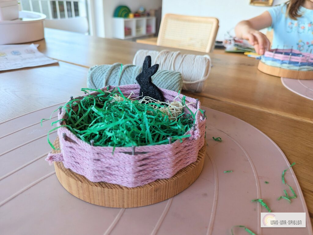 DIY Osternest - Holzscheibe, Nägel, Wolle