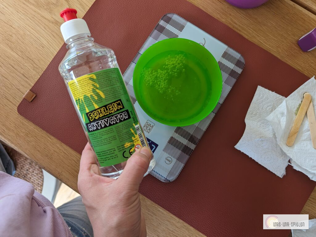 Schritt 3 - Aktivator beimengen