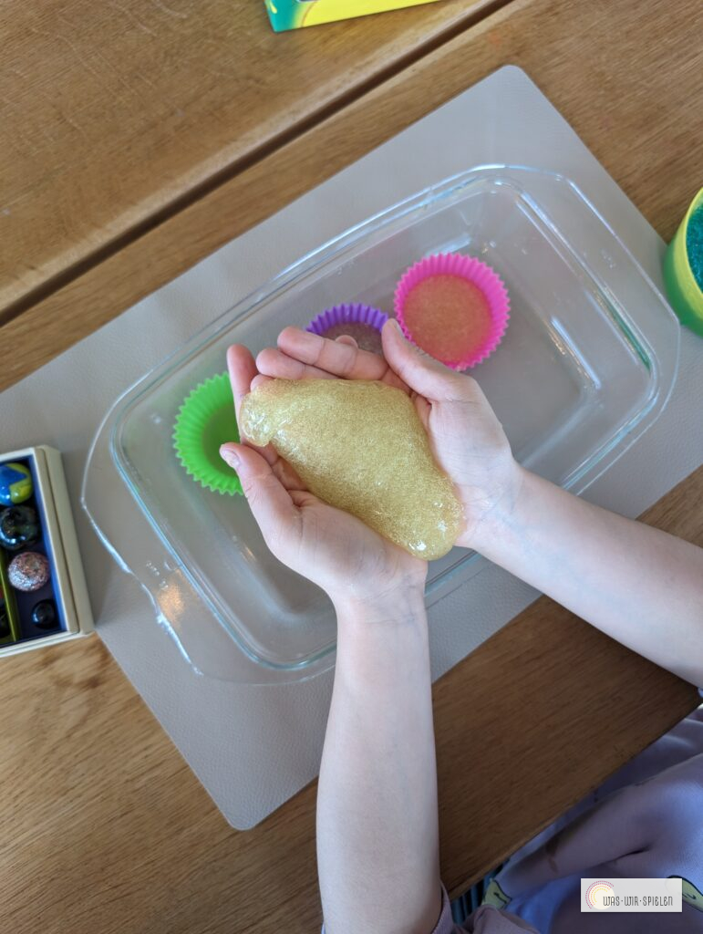 Spiele mit Schleim haben eine positive Auswirkung auf die Gehirnentwicklung