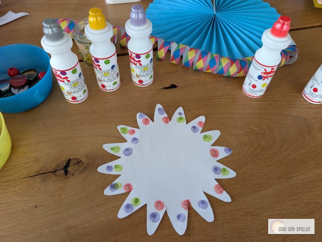 Clowns Kragen verzieren