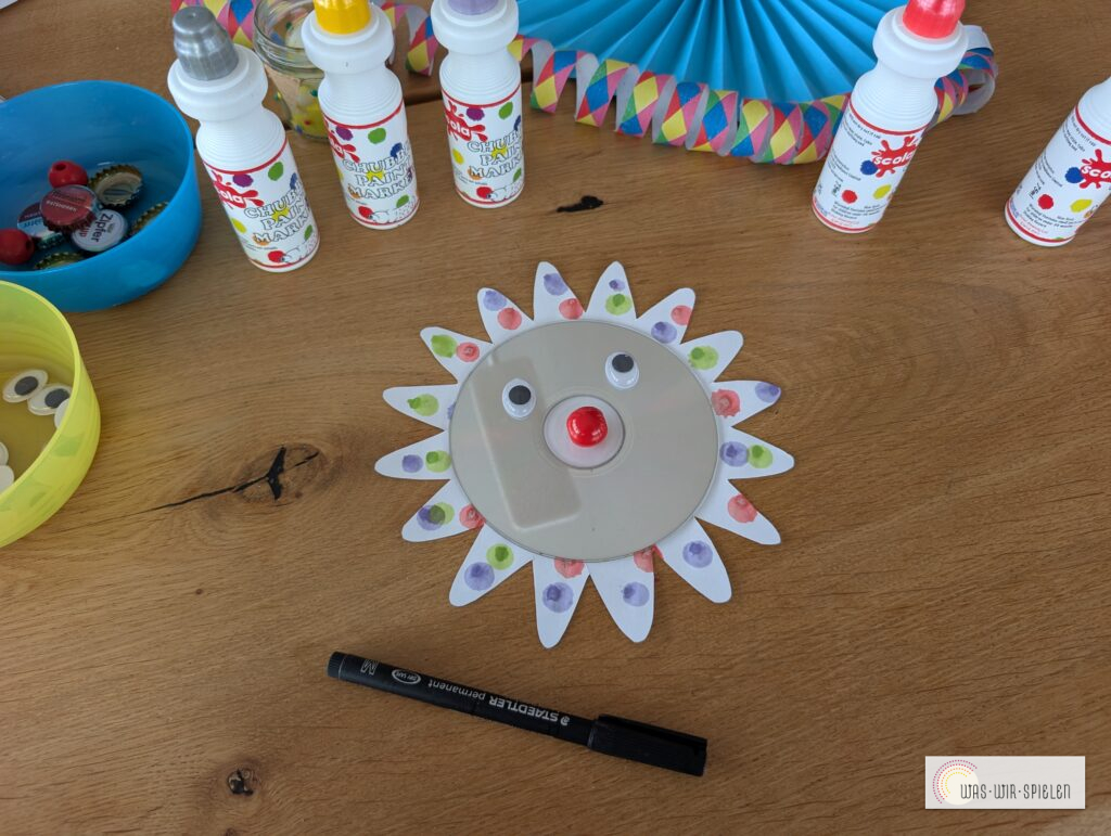 Gesicht des Clowns gestalten