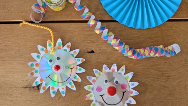 Faschingsdeko basteln kunterbunte CD – Clowns
