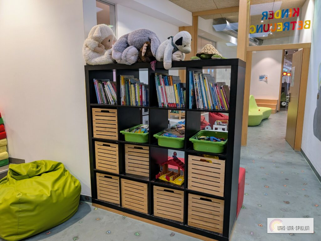 Spiele, Puzzles und Bücher in der Kinderwelt