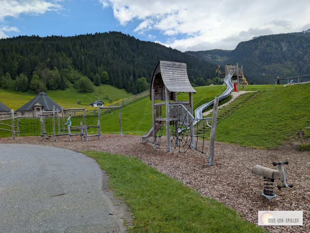 Klettern, Balancieren, Toben und Spielen im großen Outdoorbereich