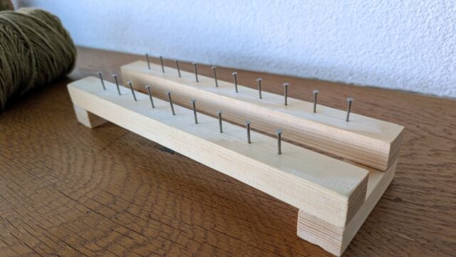 Schal stricken mit dem Strickbrett: einfache DIY-Anleitung