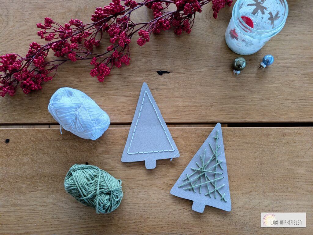 Kinder basteln Fadenbäume aus Karton und Wolle