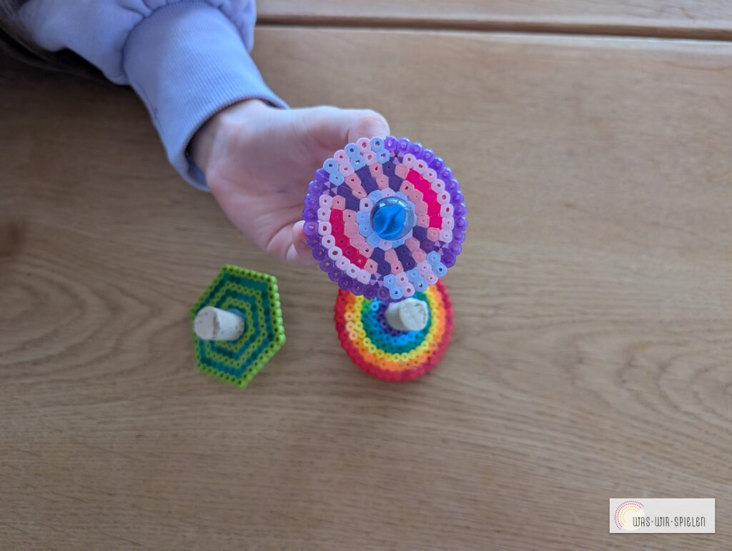 Kreisel aus Bügelperlen selber machen